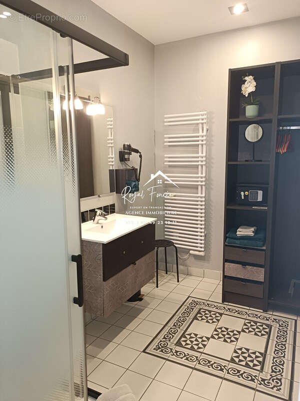 N° 80 : Salle d'eau récente  - Maison à CHATELLERAULT