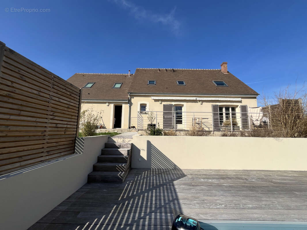 Maison à BRIARRES-SUR-ESSONNE