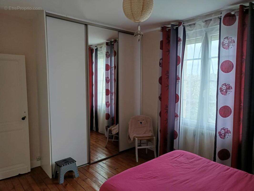 Maison 121 m² à Saint-Medard-De-Guizieres  - photo 11