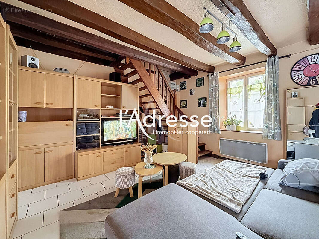 Maison de bourg à vendre à Truyes. - photo 3