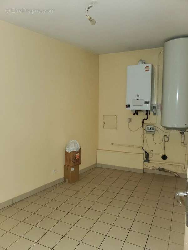 Maison en pierre avec jardin et garage - photo 9