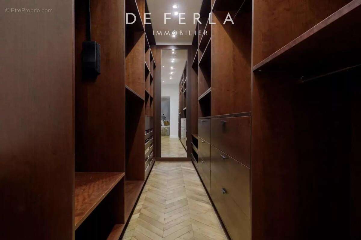 Appartement à PARIS-8E