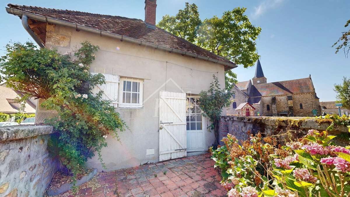 Ancienne maison de maître Bourbonnaise – 280 m² habitables avec dépendances et verger SAINT-HILAIRE - photo 3