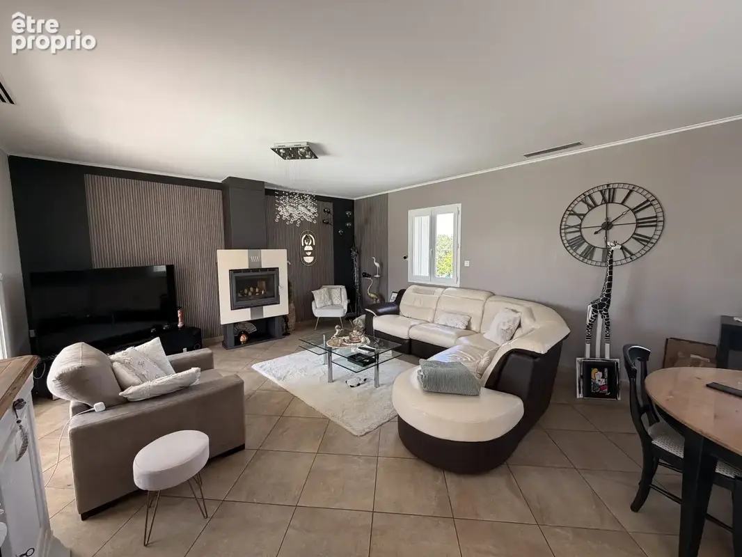 Maison 3 chambres parc piscine double garage - photo 4