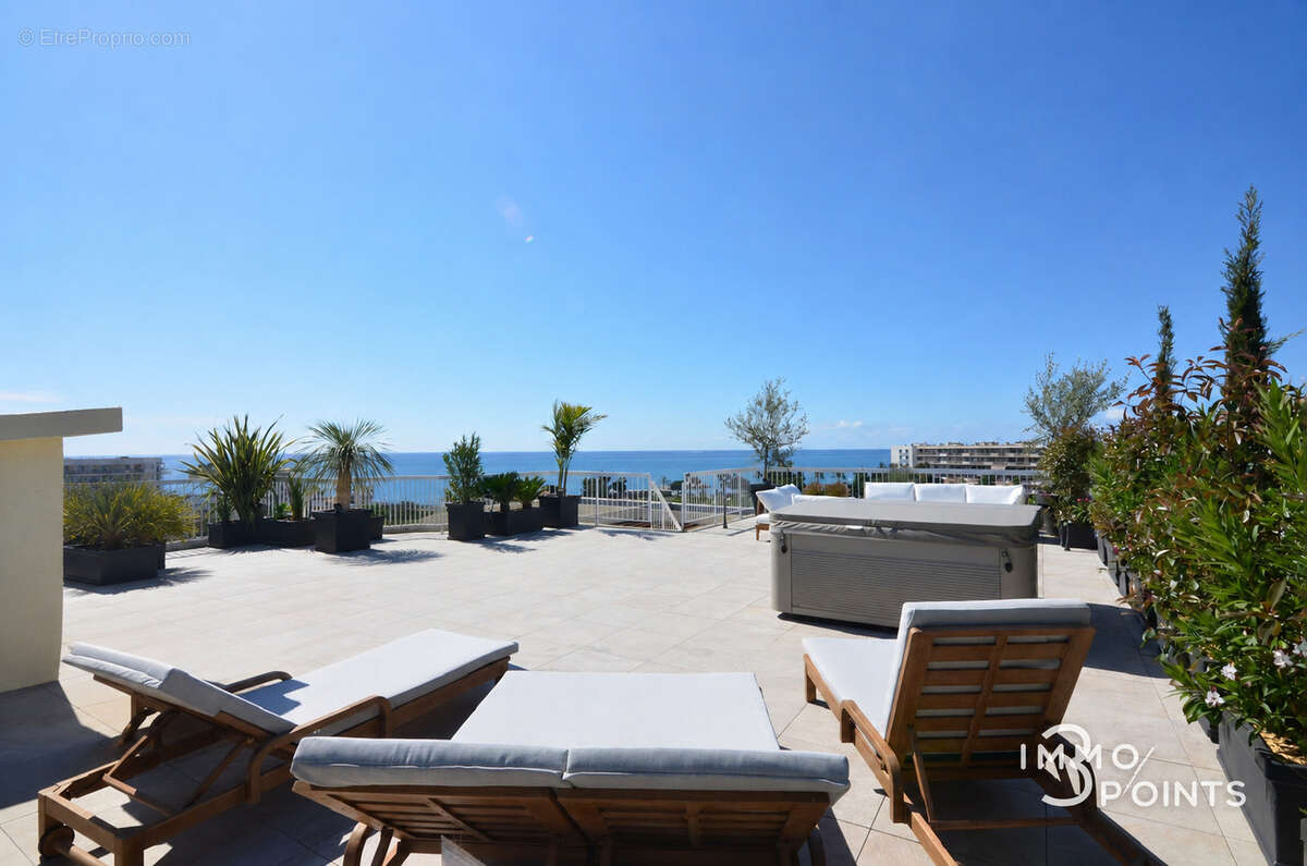 Magnifique appartement toit-terrasse d'environ 120m2 + solarium (135m2)   Vue mer et montagnes panoramique - photo 2