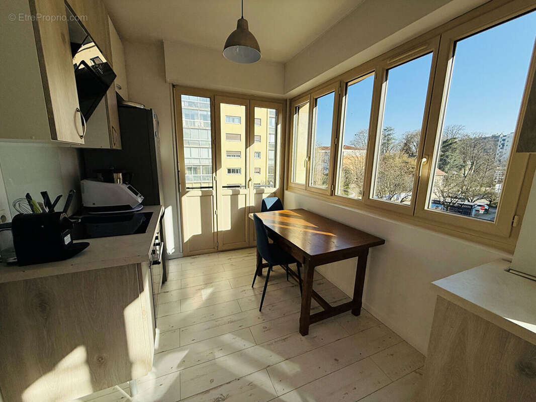 Appartement lumineux de 71 m² proche gare et centre-ville - photo 2