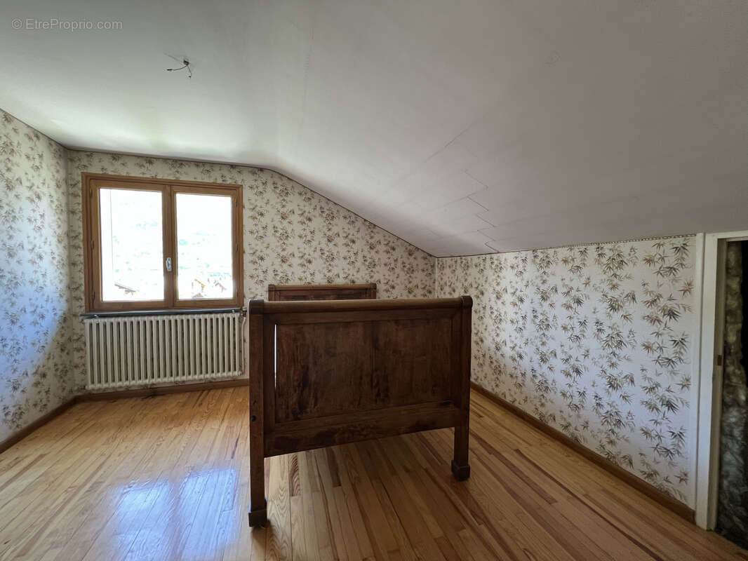 Maison à SAINT-JULIEN-MONT-DENIS