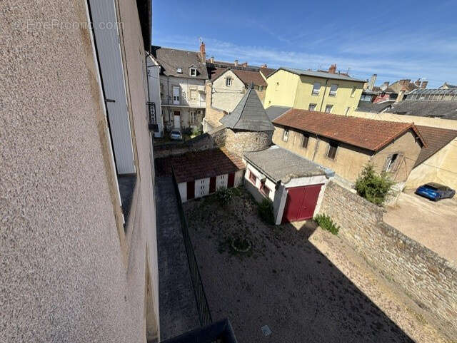 EXCLUSIVITE à AUTUN, T5 avec grandes dépendances, garage et cour. - photo 14