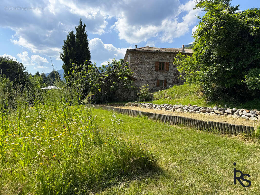 Maison à ROCHER