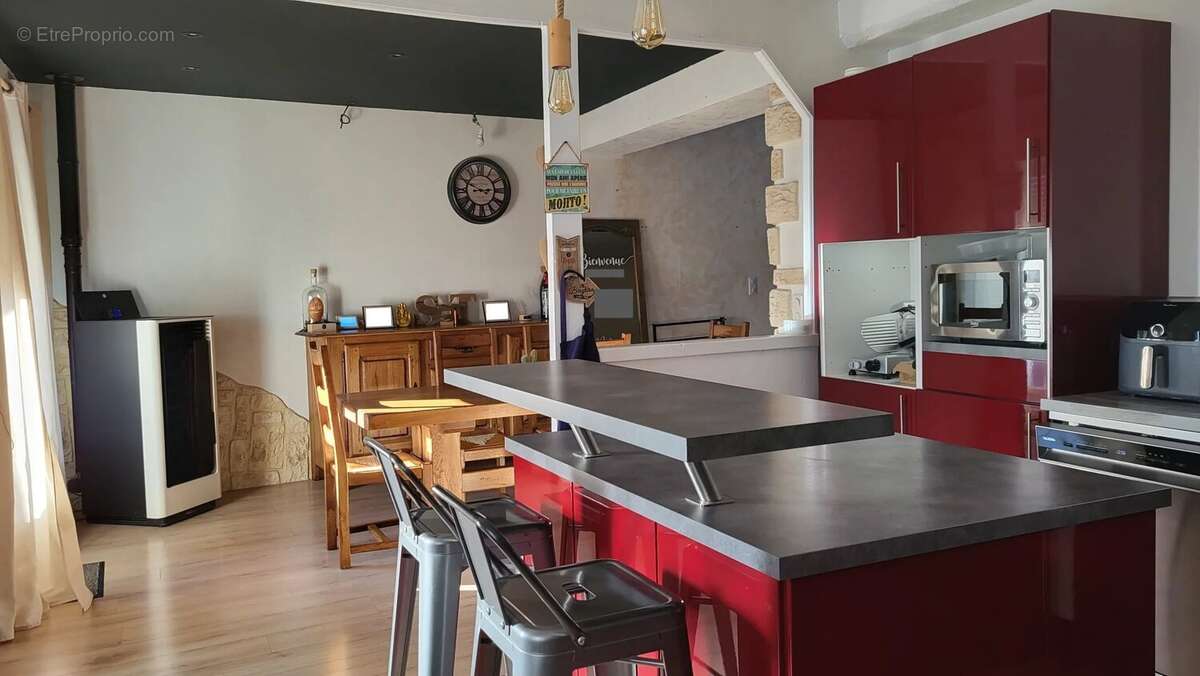 Maison à ROMANECHE-THORINS