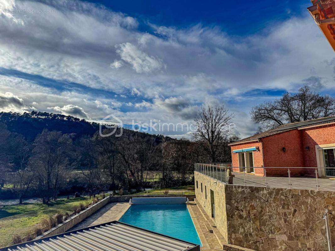 À chateauvert (83670) propriété d’exception de 570 m² avec deux appartements indépendants, piscine, grand terrain et accès à la  - photo 15