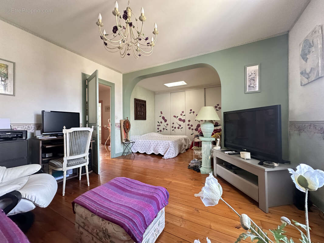 Maison à BARBEZIEUX-SAINT-HILAIRE