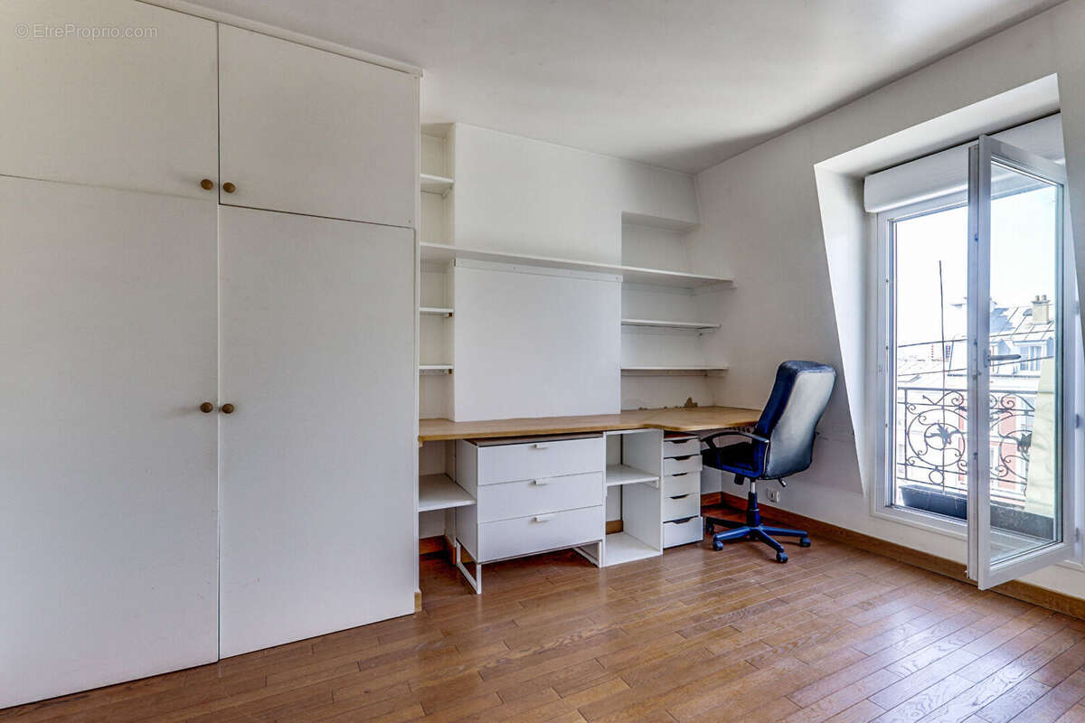 Appartement à PARIS-14E