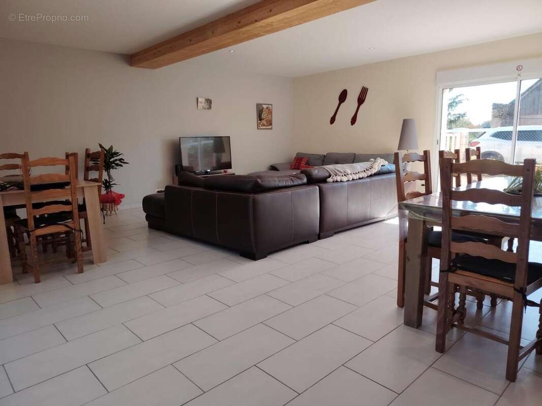 Maison 272 m² à Hommes  - photo 8