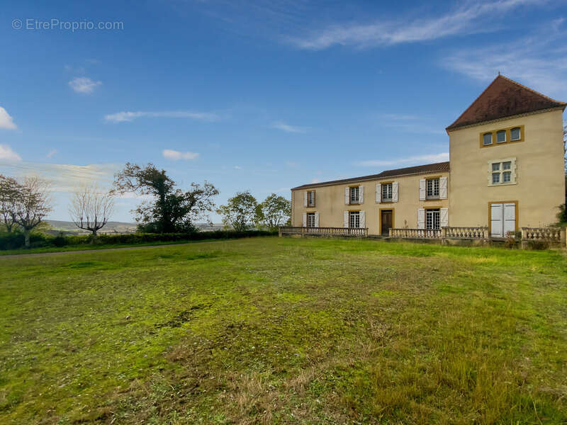 Dpt Gers (32), à vendre Proche de RISCLE château T6 de 327 m² habitables + 580 m² de dépendances attenantes sur 8157 m² de terra - photo 17