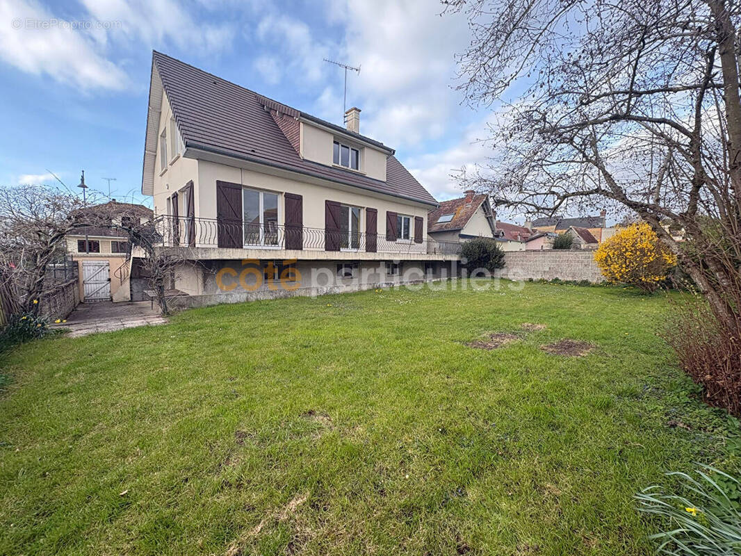 Maison à MEZIDON-CANON