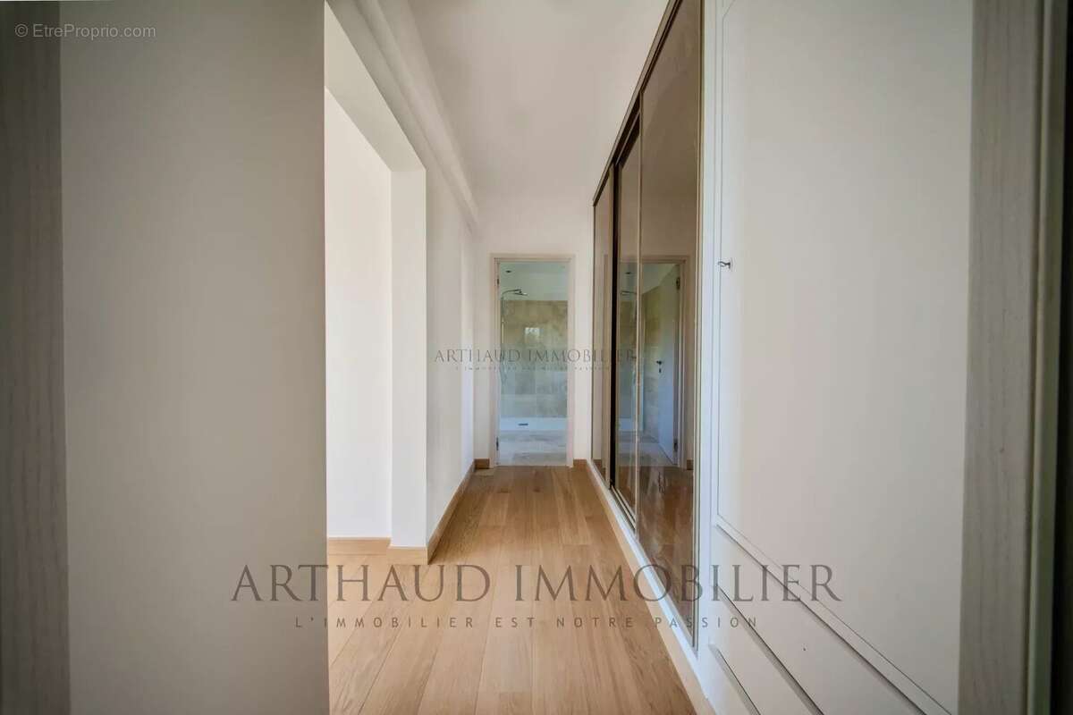 Appartement à LES ISSAMBRES