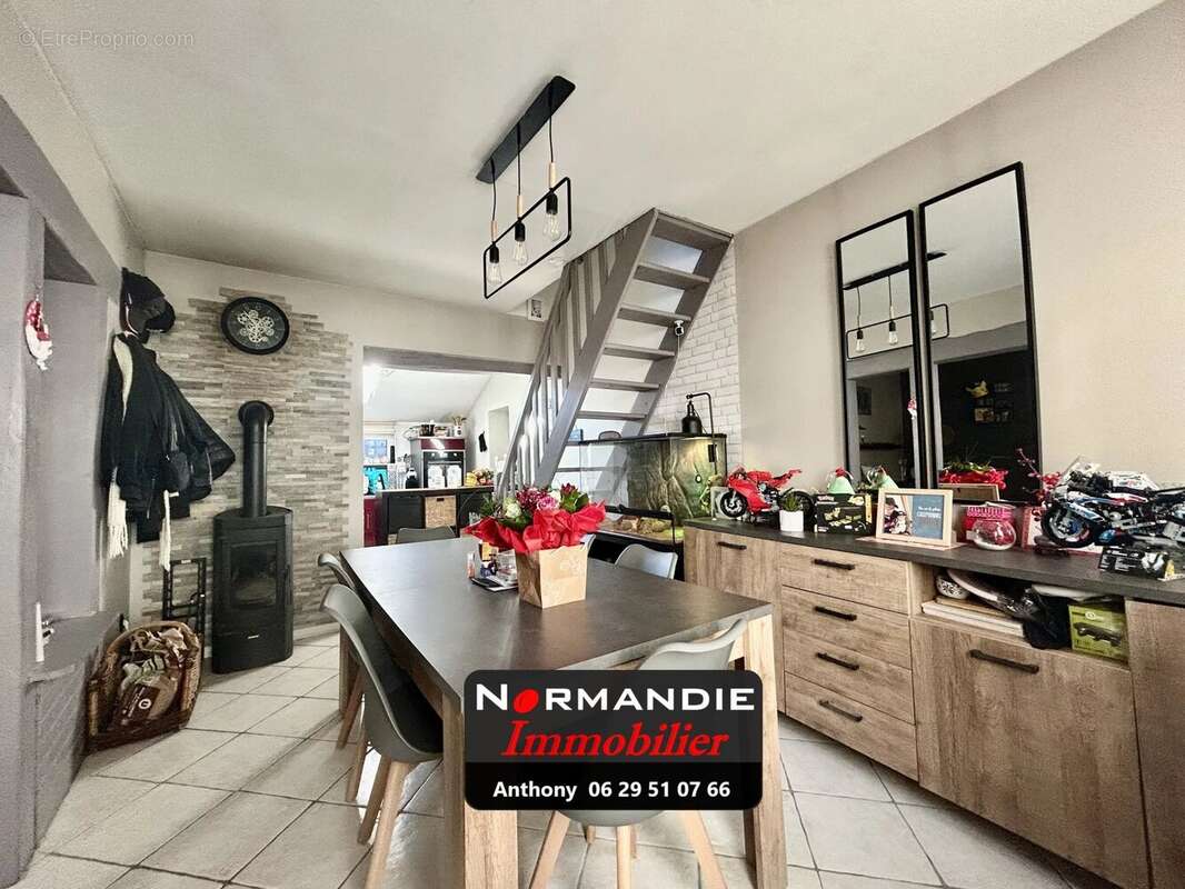 Maison à MALAUNAY