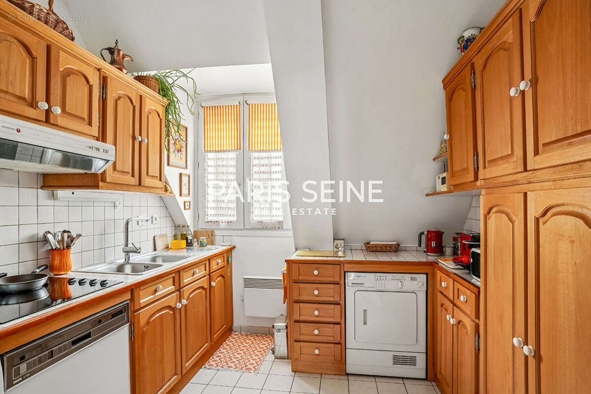 Appartement à PARIS-1E