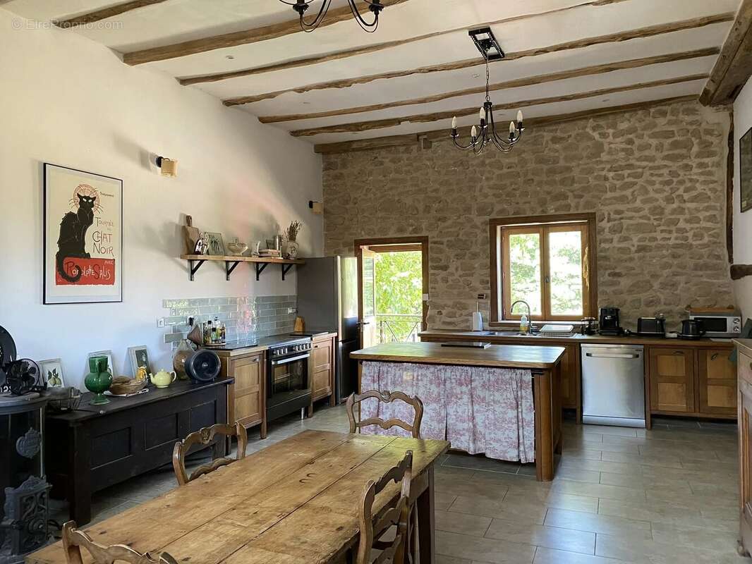 Belle maison de quatre chambres dans un environnement paisible - photo 3