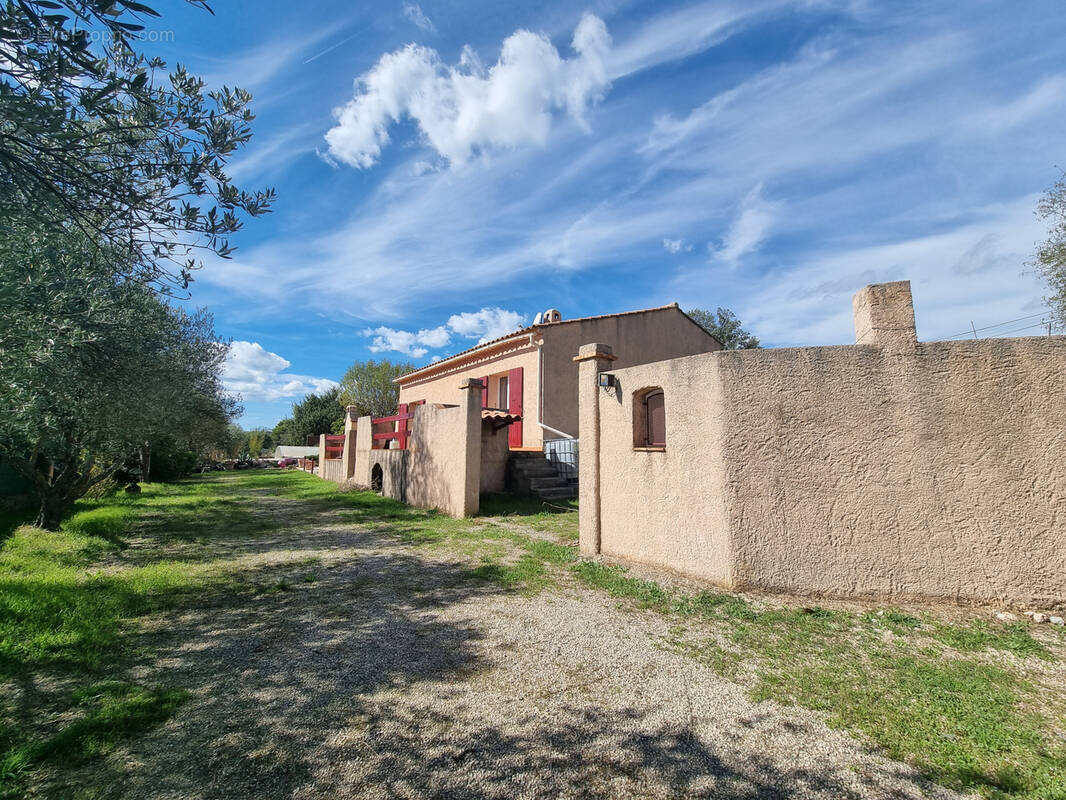 Maison à FOX-AMPHOUX