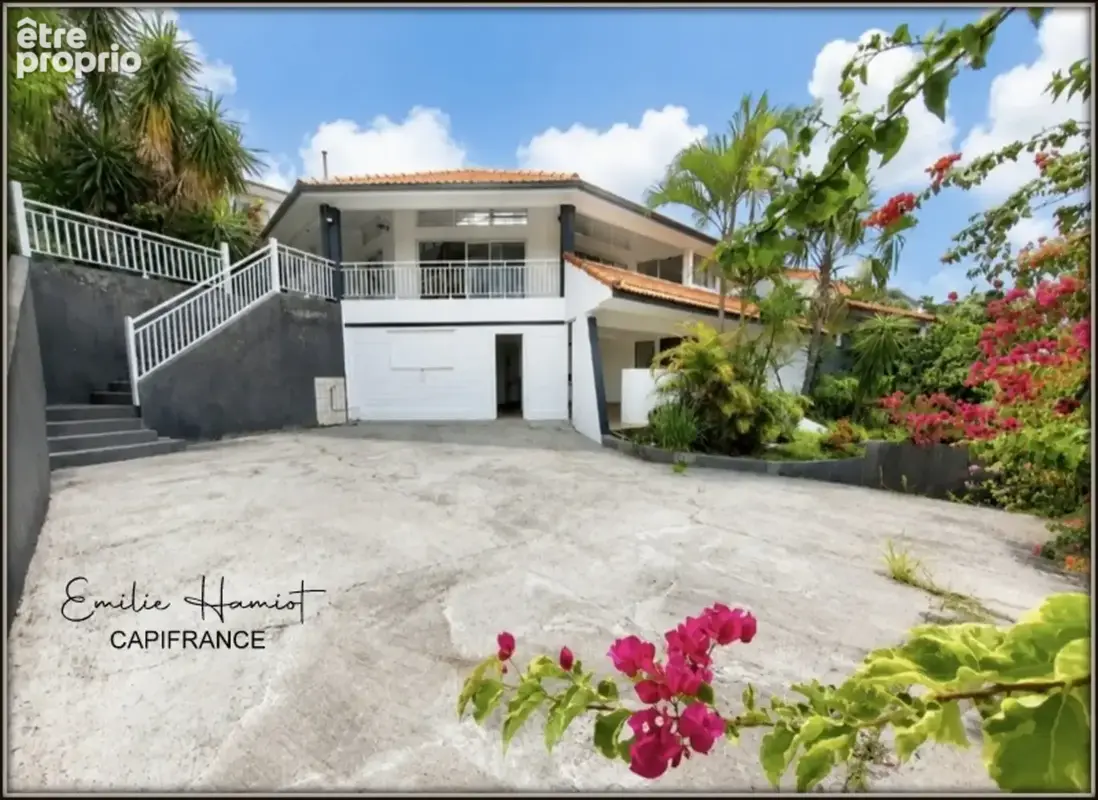 A vendre - Fort de France – Quartier Didier - Maison d'architecte – 7 Pièces – 4 Chambres + Petit T2 Indépendant - photo 2