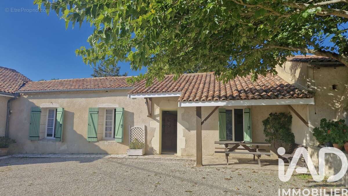 Maison 400 m² à Les Leves-Et-Thoumeyragues  - photo 3