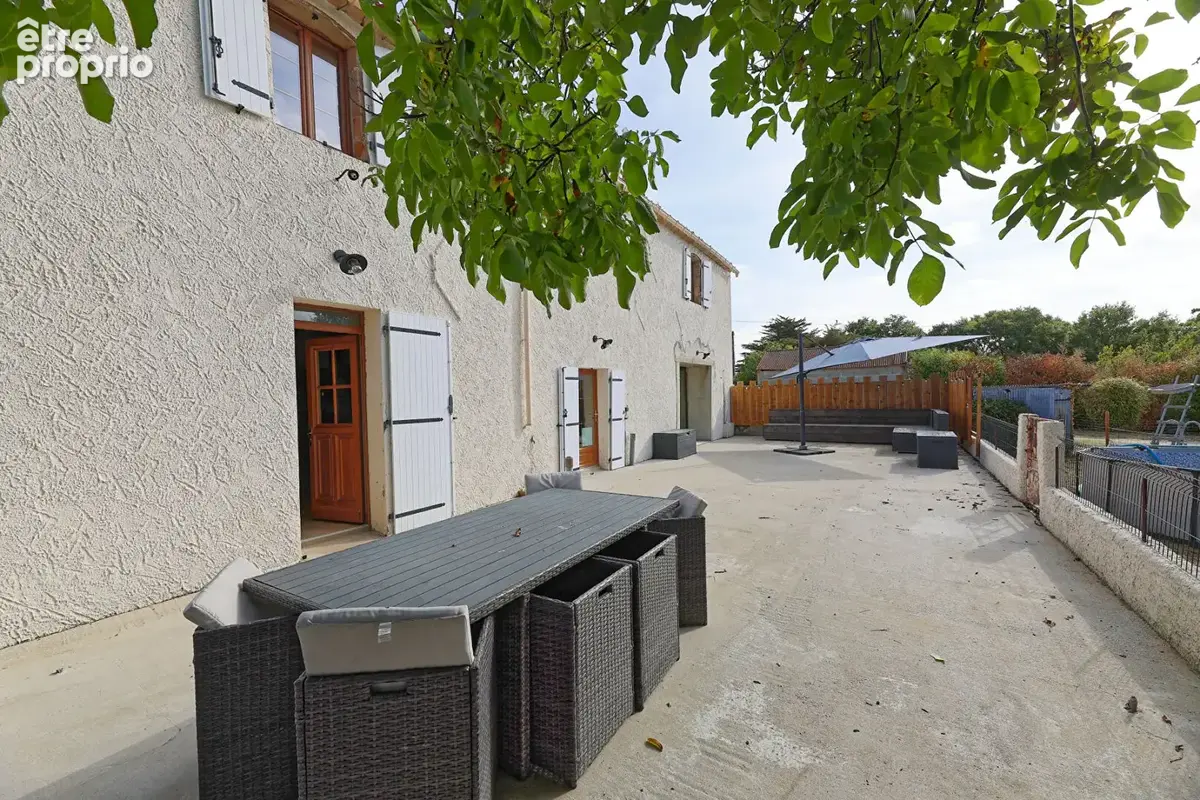 Photo Maison à Saint-Etienne-Du-Bois au prix de 233 500€