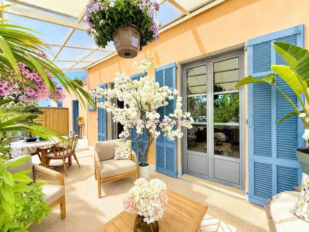 Appartement à MOUANS-SARTOUX