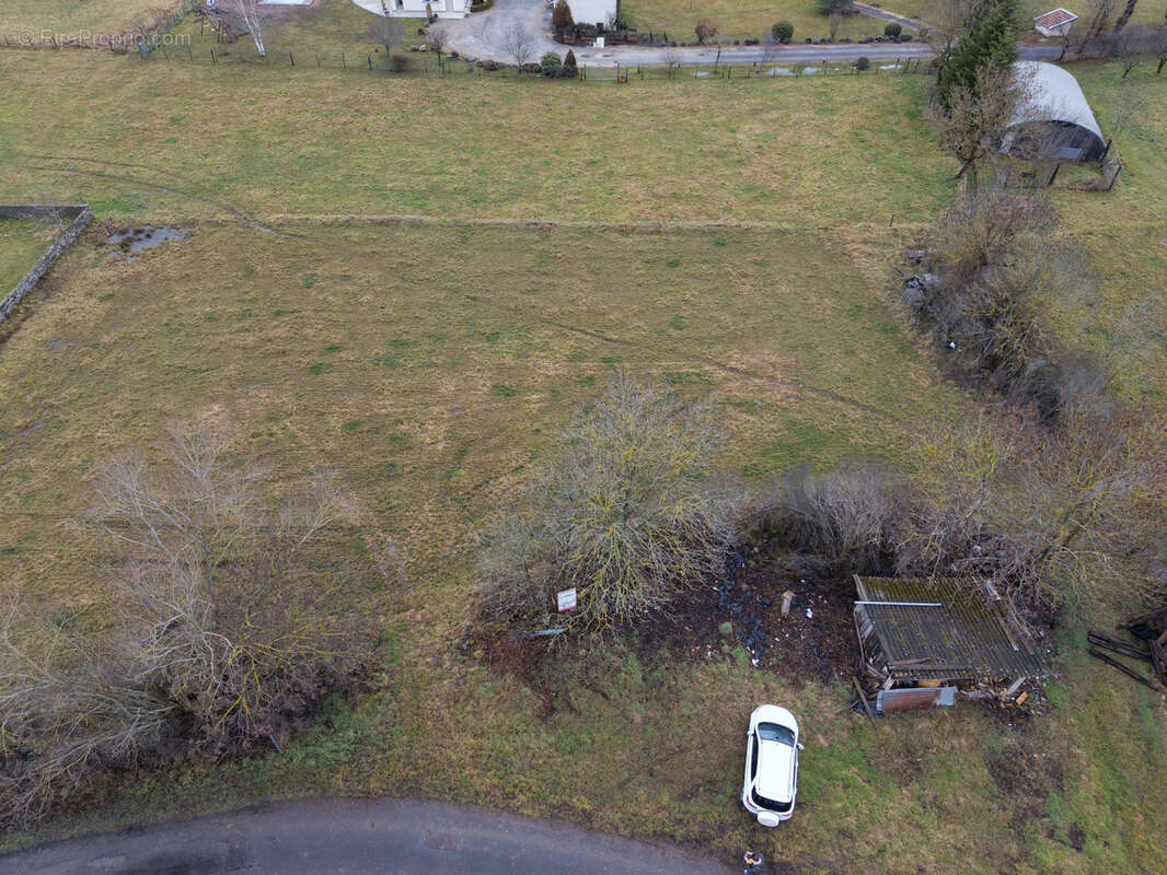 Terrain à SAINT-PIERRE-EYNAC