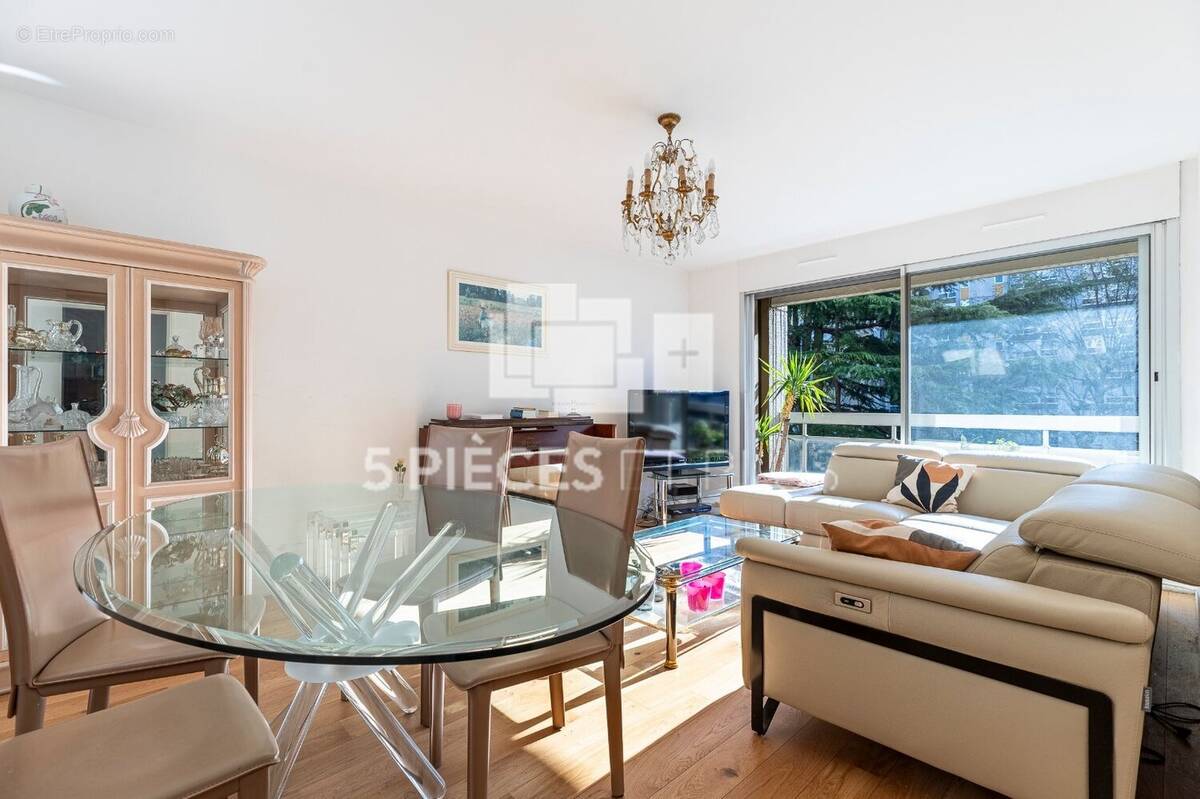 Appartement à PARIS-19E