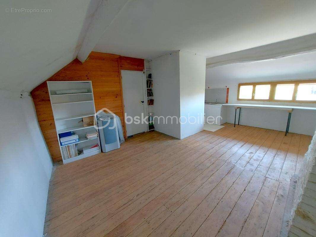 Maison de caractère avec dépendances ! calme, espace et potentiel : une opportunité à saisir ! - photo 15