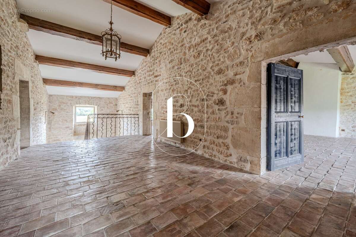 Maison 950 m² à Goudargues  - photo 30
