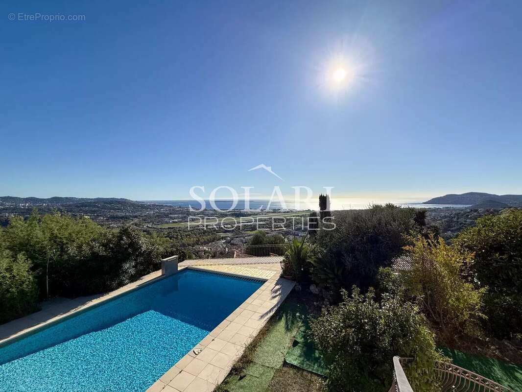 Maison à MANDELIEU-LA-NAPOULE