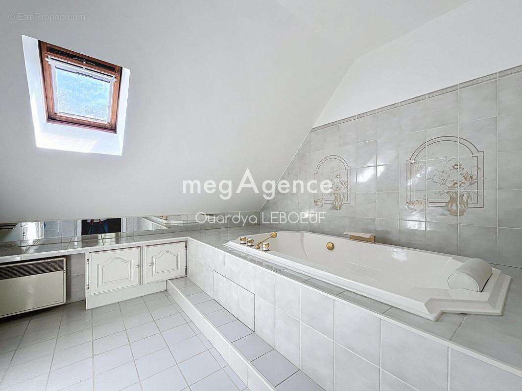 Maison à OINVILLE-SUR-MONTCIENT