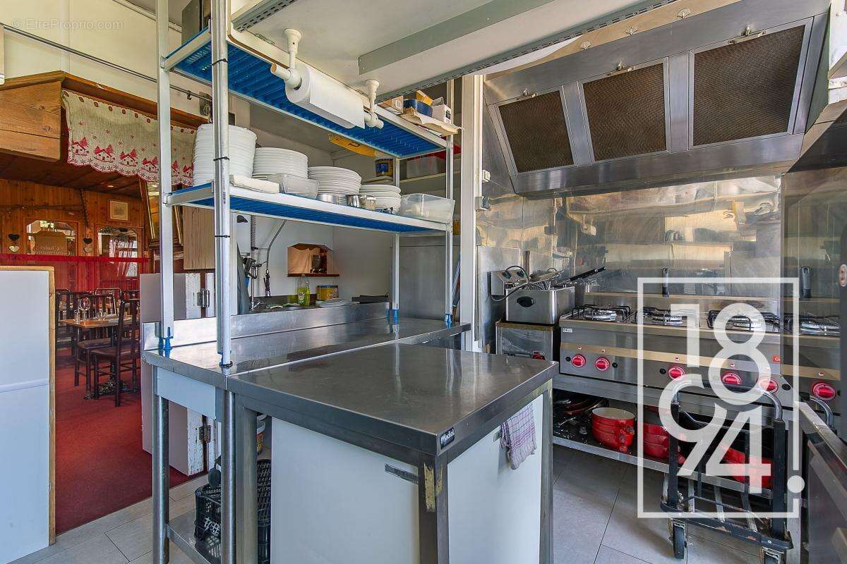Murs et fonds de commerce à vendre Pra Loup 04 (04400)  61.98 m²  - photo 9