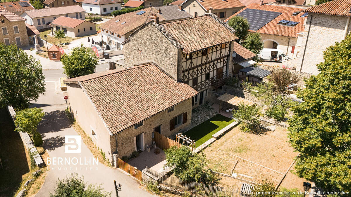Demeure à colombage en pierre entièrement rénovée de 248 m2 en plein centre de Cuisiat - photo 21