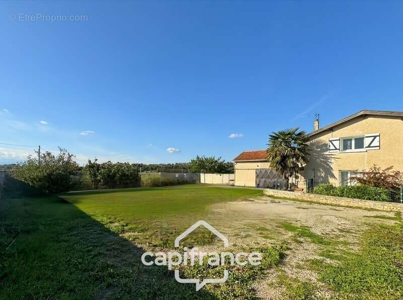 Maison à BOUGE-CHAMBALUD