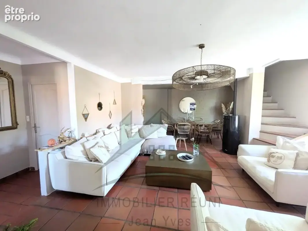 Châteauneuf-les-Martigues   La Mède . Villa 4 chambres + T2 indépendant. Piscine . 2 stationnements. - photo 15