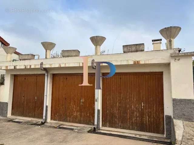 Maison à POUILLY-SOUS-CHARLIEU