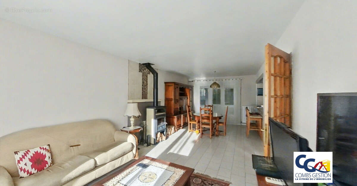 Maison à COMBS-LA-VILLE