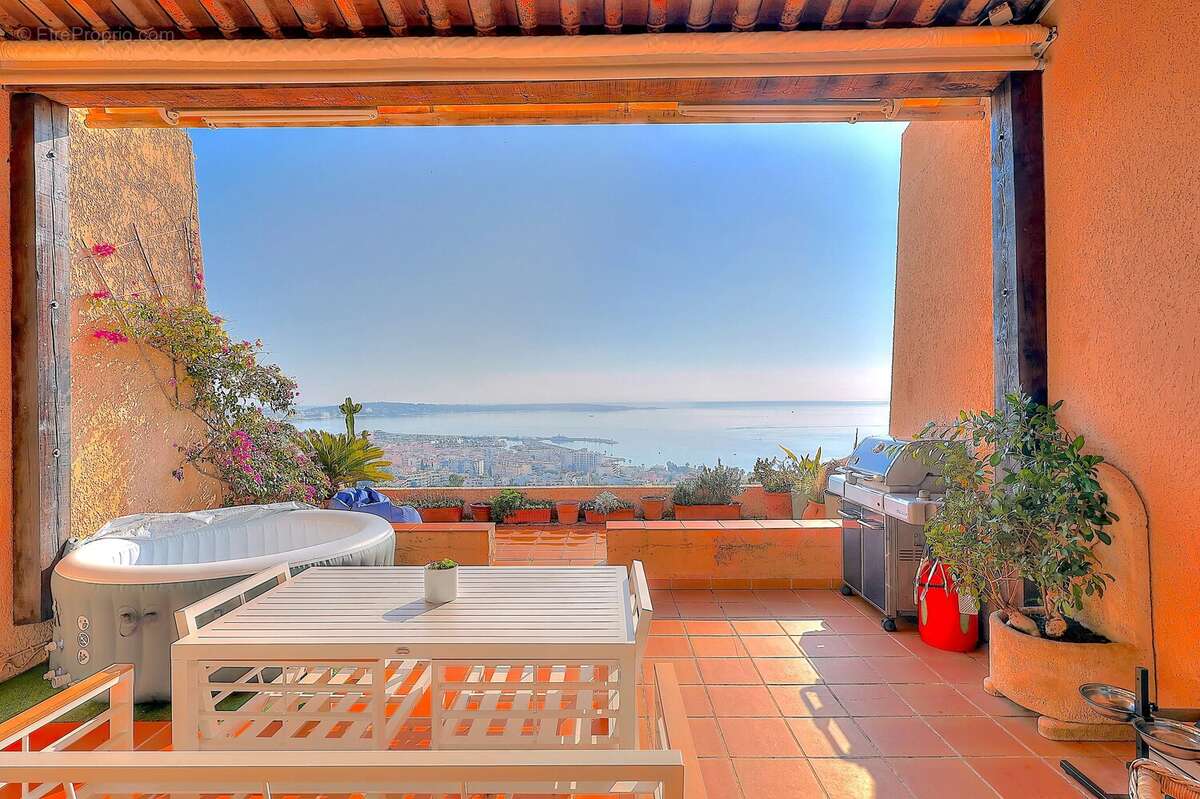 Appartement à VALLAURIS