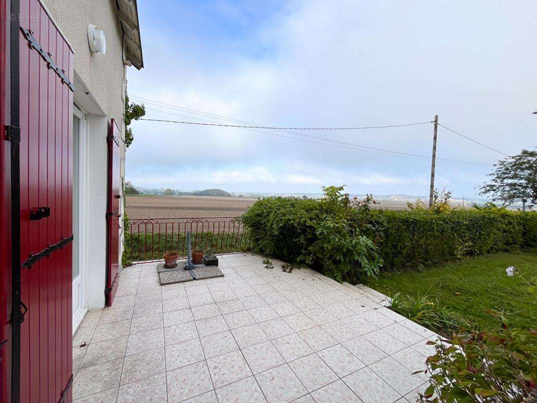 Maison à SAINT-GENOU