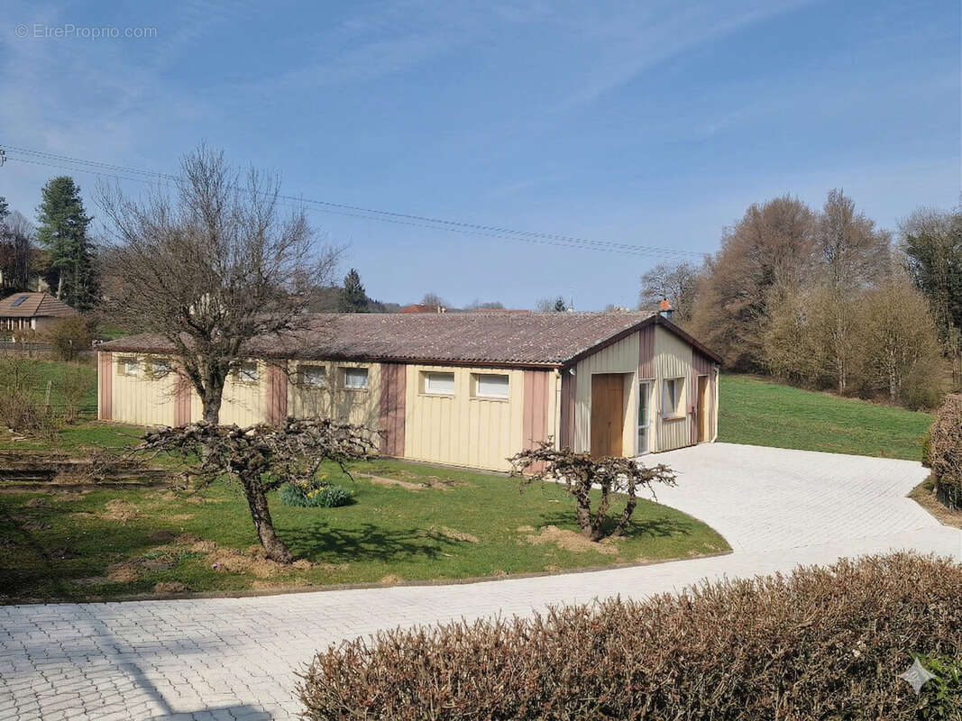 Maison à ISSANS