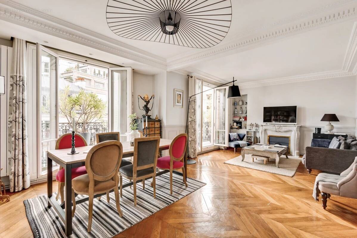 Appartement à PARIS-17E