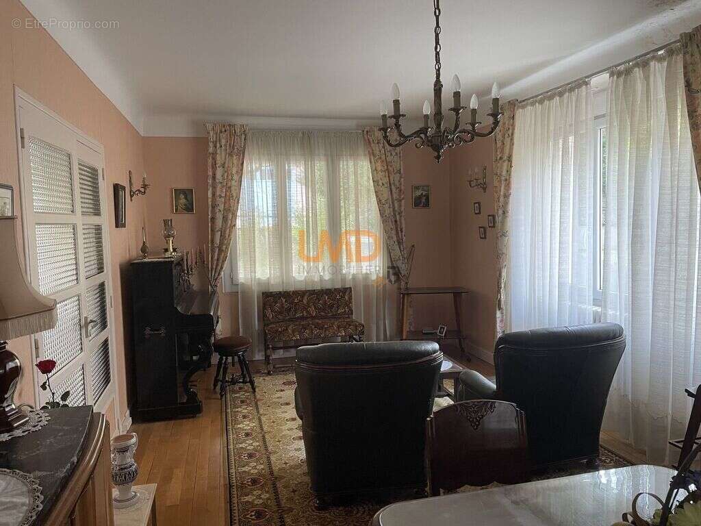 Maison à DECAZEVILLE