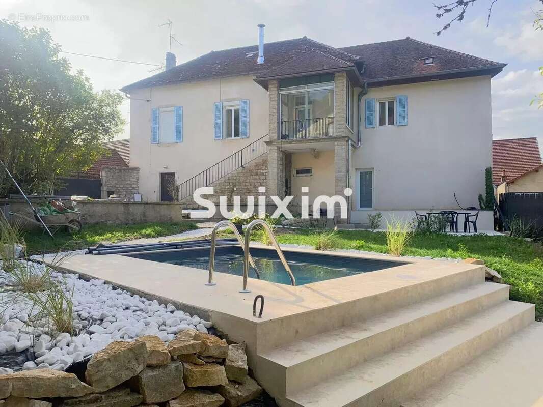 Maison à LONS-LE-SAUNIER