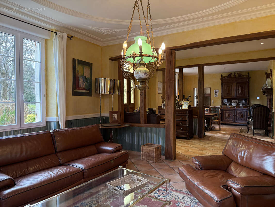 Maison à CASTELNAU-D'AUZAN