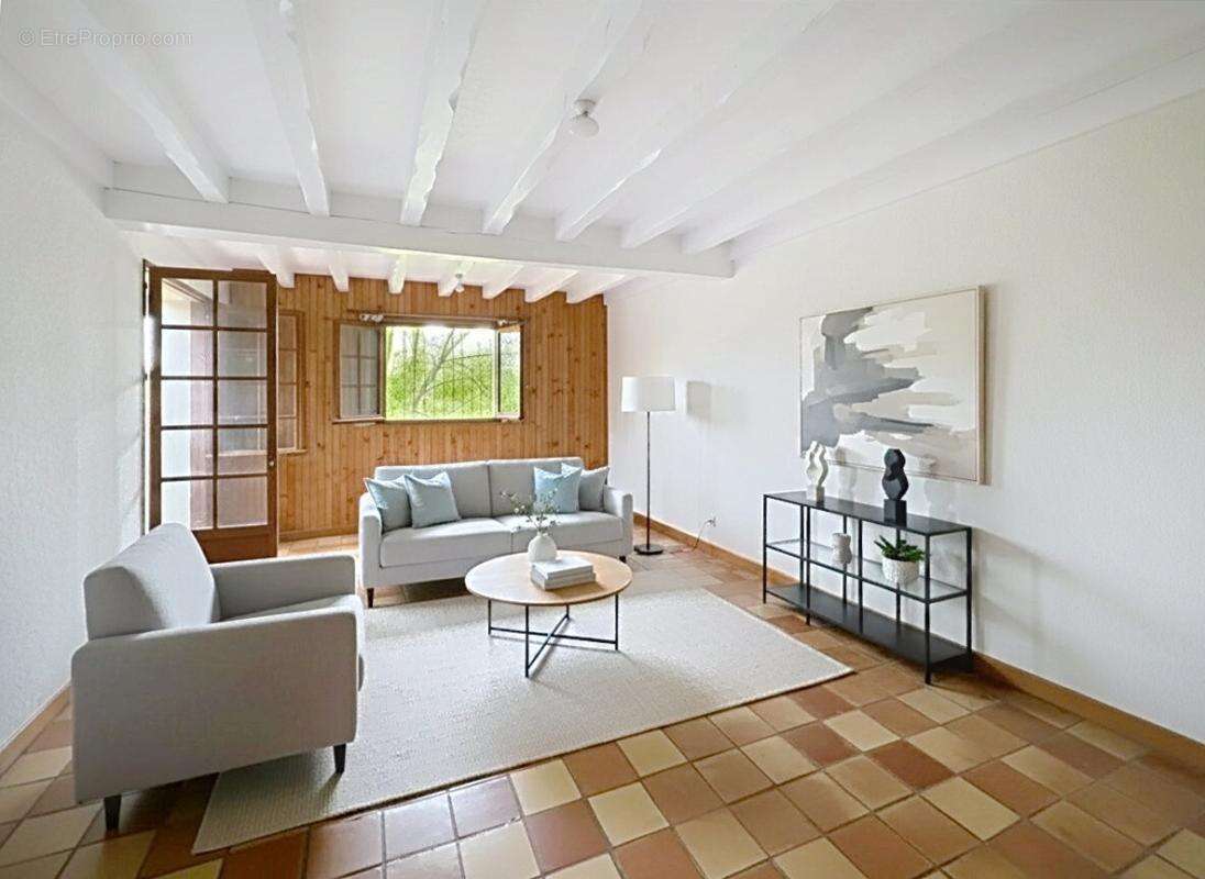 EXCLUSIVITE  A THENAC Maison à rénover de 271 m2 utile - photo 2