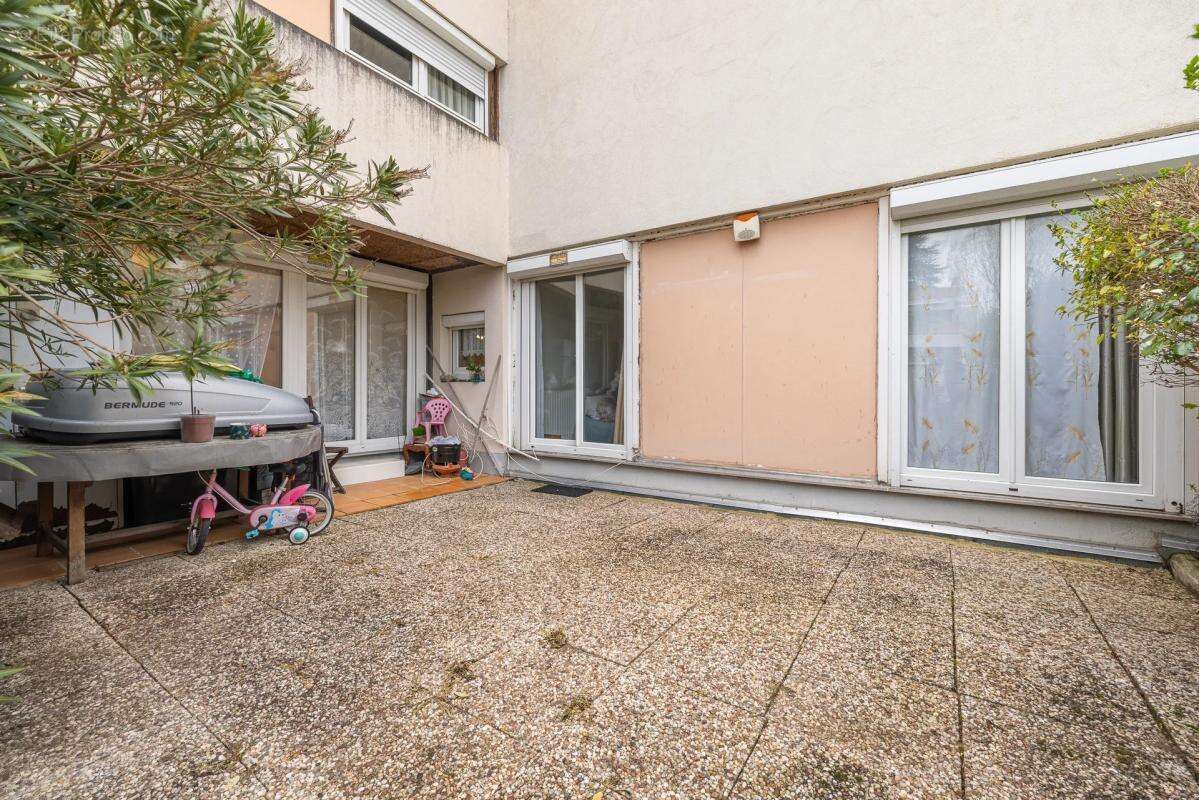 Appartement à SAVIGNY-LE-TEMPLE